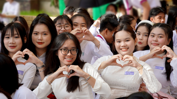 Gần 2,6 triệu học sinh TP.HCM hân hoan chào đón năm học mới