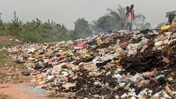 Ngành thu gom rác phi chính thức nuôi sống hàng nghìn người Cameroon
