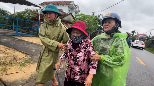 Quảng Ngãi khẩn cấp sơ tán dân trước bão