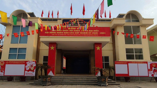 Bạch Long Vĩ sẵn sàng bầu cử sớm nơi 'đầu sóng ngọn gió'