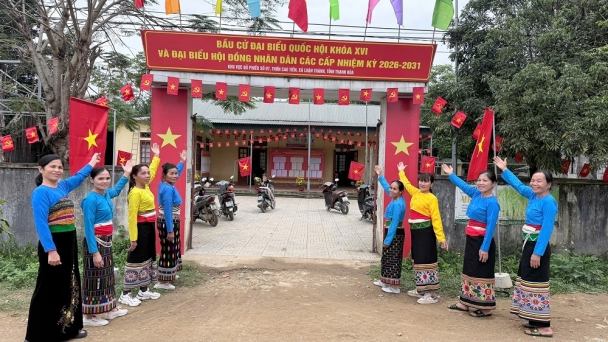 Chiếu phim lưu động chào mừng ngày bầu cử