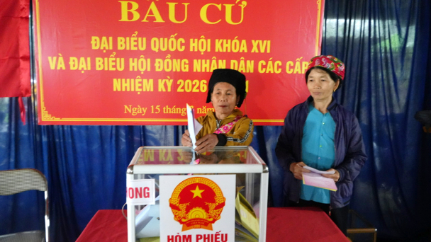 Cử tri 99 xã, phường tỉnh Lào Cai nô nức tham gia ngày hội bầu cử