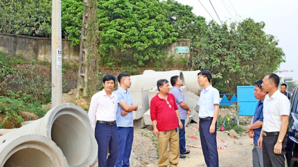 Kiểm tra tiến độ thi công hai dự án giao thông phía tây Thủ đô