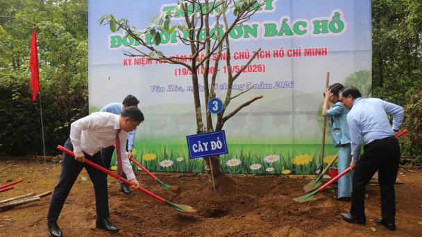 Đắk Lắk dâng hương kỷ niệm 136 năm Ngày sinh Chủ tịch Hồ Chí Minh