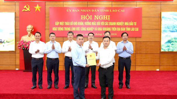Lào Cai đối thoại, gỡ khó cho các nhà đầu tư công nghiệp, khai khoáng