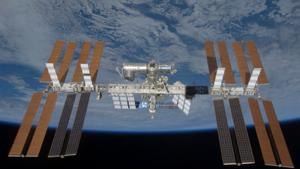 NASA sơ tán phi hành gia trên ISS sau khi phát hiện rò rỉ không khí