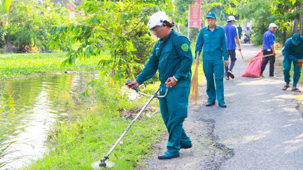 Phường Long Bình ra quân hưởng ứng phong trào thi đua bảo vệ môi trường