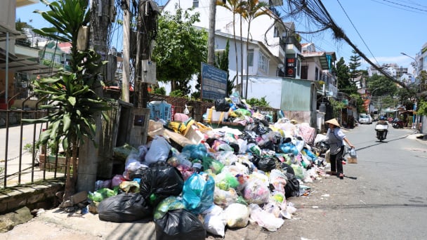 Rác thải sinh hoạt ùn ứ sau khi nhà máy rác dừng hoạt động