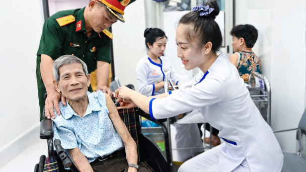 TP.HCM hỗ trợ người yếu thế giải quyết thủ tục hành chính tại nhà