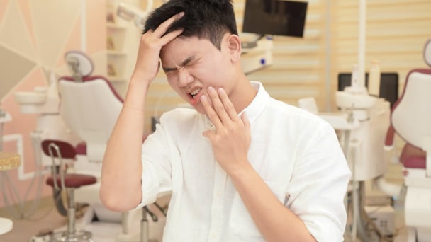 Viêm tủy không hồi phục: Kiểm soát đau không cần thuốc diệt tủy