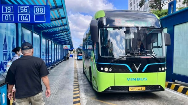 Người dân TP.HCM hào hứng khi được miễn phí vé xe buýt