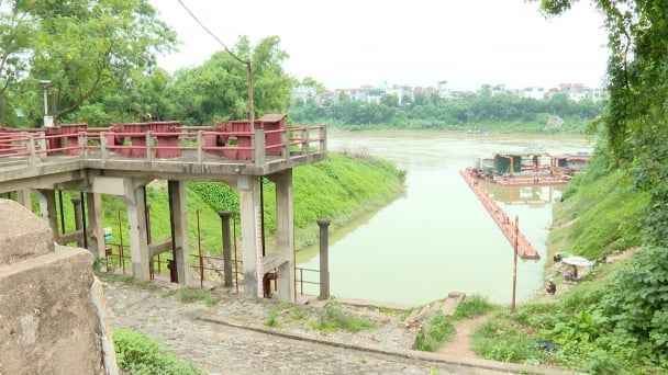 Hà Nội tăng cường bảo đảm an toàn đê điều mùa mưa bão