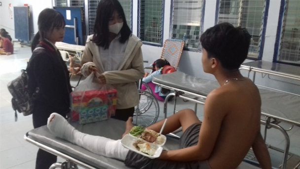 Kon Tum: Khẩn trương truy bắt hung thủ chém 4 thanh niên trên phố