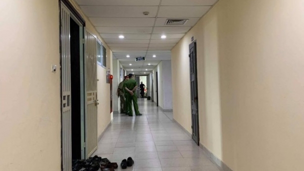 Hà Nội: Người đàn ông chết trong tư thế treo cổ