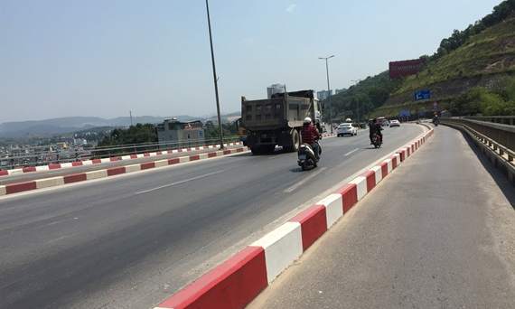 Quảng Ninh thí điểm tách làn cầu Bãi Cháy