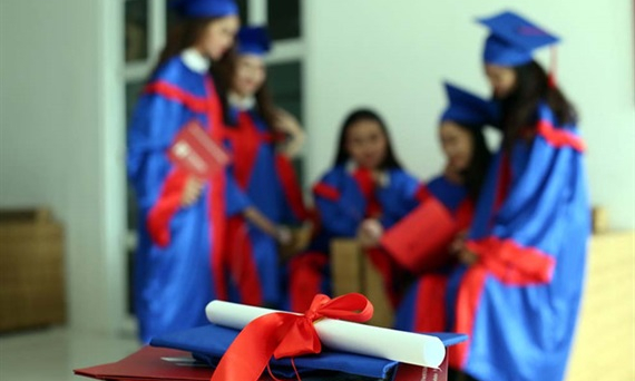 Giảm dần cách đánh giá năng lực dựa vào bằng cấp