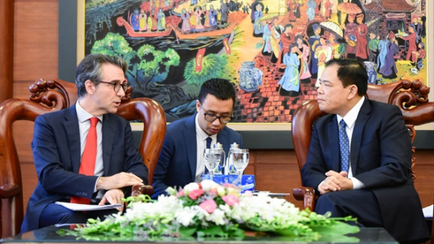 Bộ trưởng Nguyễn Xuân Cường trao đổi hàng loạt vấn đề với tân Đại sứ EU