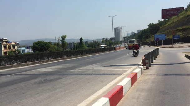 Chưa thể thực hiện tách làn trên cầu Bãi Cháy
