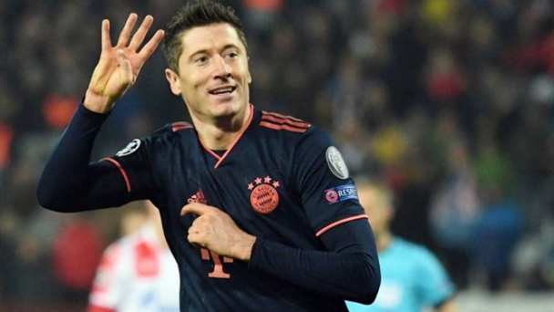 Lewandowski bắt kịp một kỷ lục của Messi