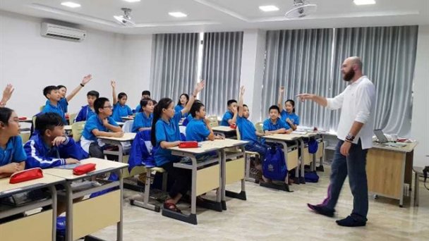 Trường Albert Einstein sửa sai