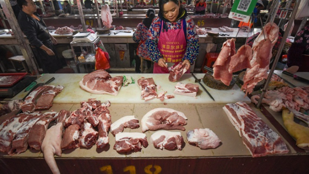 Chợ Trung Quốc vắng bóng lợn, dân chuyển sang ăn thực phẩm khác