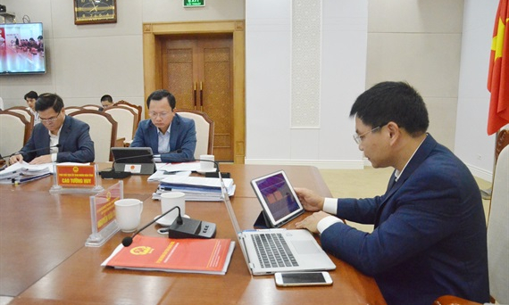 Quảng Ninh lần đầu họp không dùng giấy tờ