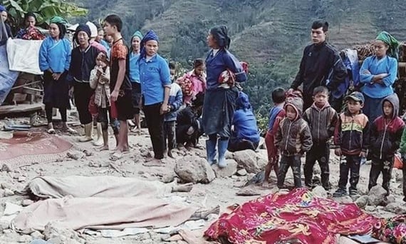 Sập tường trong lúc dỡ nhà, 5 người tử vong
