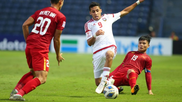 VAR cứu U23 Việt Nam khỏi tình huống phạt đền