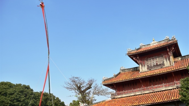 Độc đáo lễ dựng nêu đón Tết trong cung đình