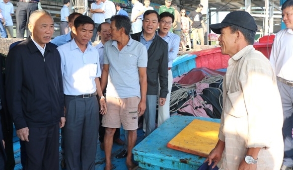 Vui 'lộc biển' đầu năm nhưng không quên 'thẻ vàng'