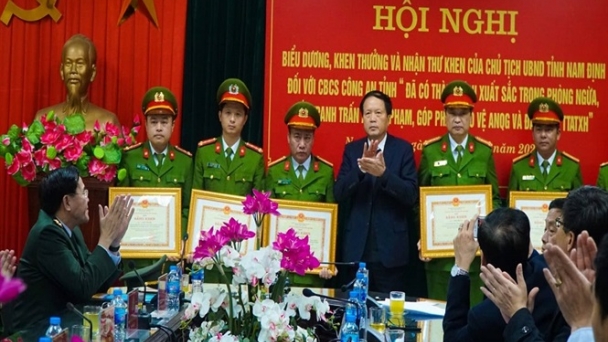 Xóa sổ tụ điểm đánh bạc trên mạng quy mô tiền tỉ