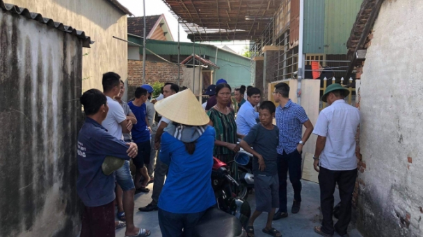 3 người bị điện giật tử vong khi treo bạt che nắng