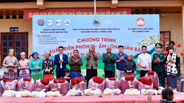 Hàng chục nghìn suất quà Tết đến với bà con vùng cao Sơn La