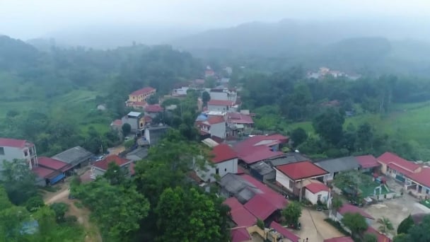 Giảm nghèo bắt đầu từ mái nhà vững chắc