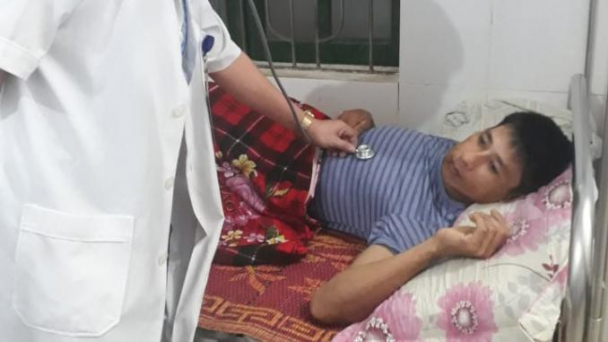 Khâu hơn 200 mũi trên mặt vì bị trâu rừng húc