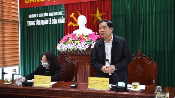 Tập trung giải tỏa khẩn cấp 2.600 xe nông sản ùn ứ tại Lạng Sơn