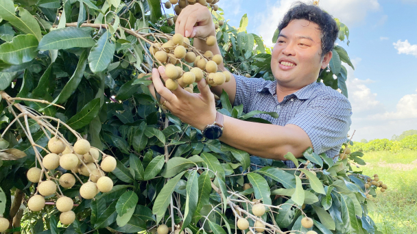 Nhãn Ido lên ngôi ở vùng đất chuyển đổi