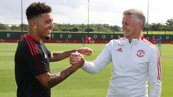 Gây thất vọng cùng cực, Jadon Sancho vẫn được bảo vệ