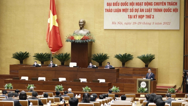 Không được ngăn chặn, cản trở phổ biến, sử dụng Quốc kỳ, Quốc huy, Quốc ca
