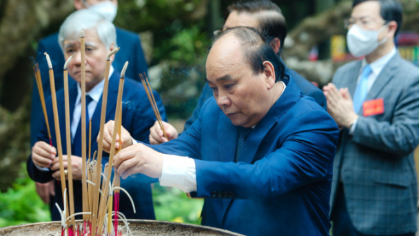 Chủ tịch nước dâng hương tưởng niệm các Vua Hùng