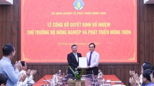Công bố quyết định bổ nhiệm Thứ trưởng Bộ NN-PTNT Hoàng Trung