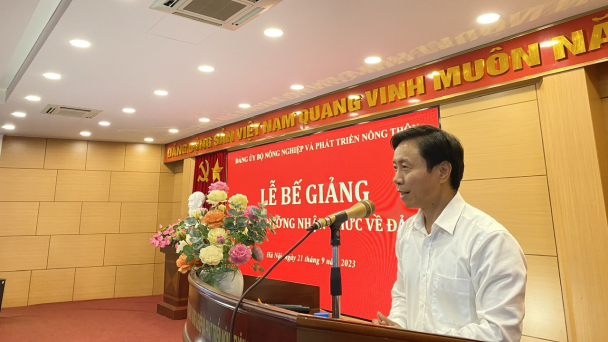 Đẩy mạnh công tác đào tạo, bồi dưỡng lý luận chính trị trong Đảng bộ Bộ NN-PTNT