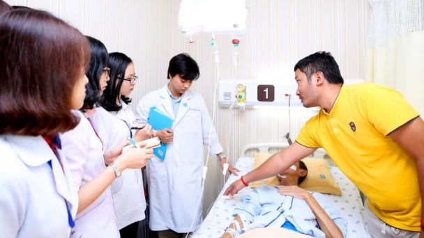 Bác sĩ, sinh viên Anh, Mỹ, Đức... đến TP. HCM học y khoa
