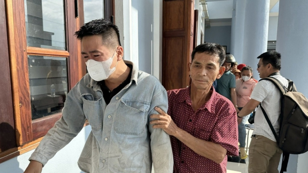 Vụ chìm 2 tàu cá: Ngày về tràn nước mắt!