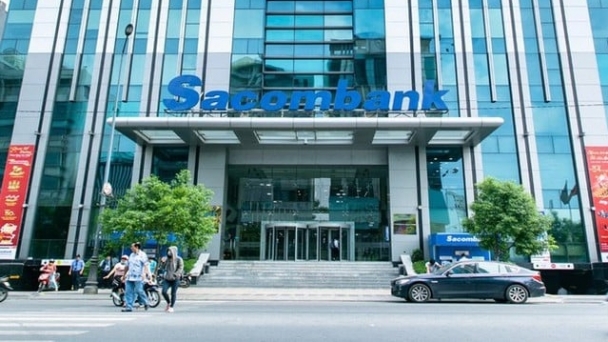 Tổng Giám đốc Sacombank 'bỏ rơi' khách hàng mua bảo hiểm