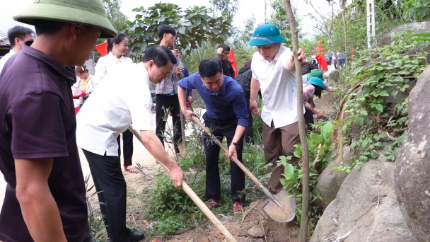 Văn Yên phát động phong trào trồng cây làm du lịch
