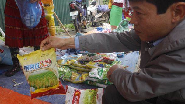 Loạn thuốc bảo vệ thực vật, hạt giống trôi nổi ở chợ vùng cao