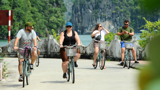 Hàng trăm nghìn người đổ về Hải Phòng ‘giải nhiệt’ dịp Quốc khánh