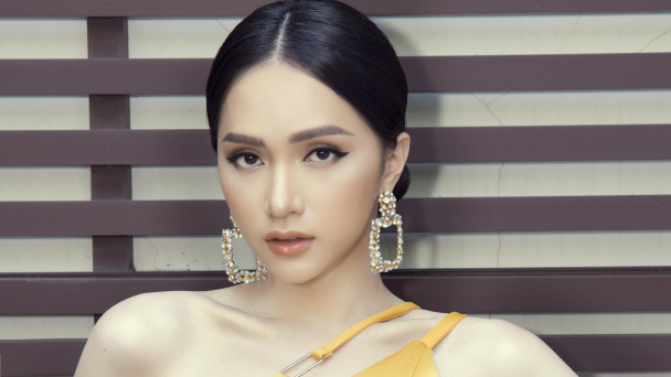 Hoa hậu chuyển giới Hương Giang quyên góp 10 tấn gạo chống Covid-19