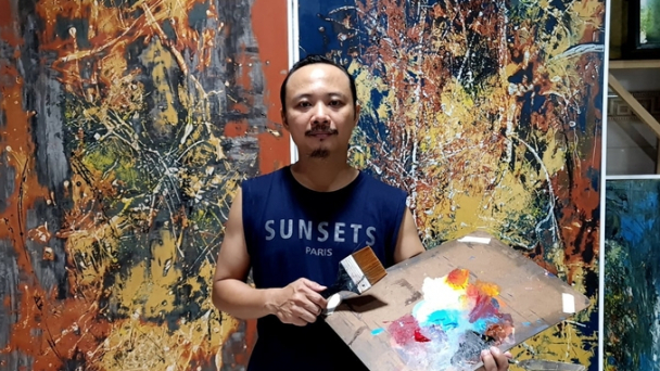 Họa sĩ Ngô Thanh Hùng với dòng chảy sơn mài trừu tượng